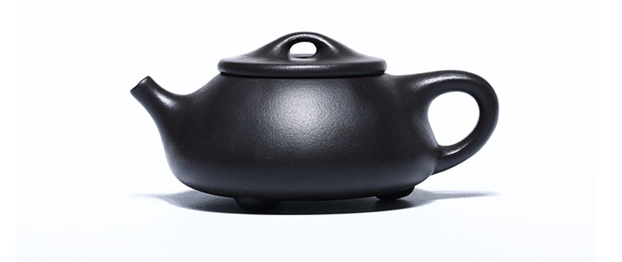 200cc Handmade Purple Sand Black Clay Tea Pot Stone Piaohu Tea Pot in Yixing, China-