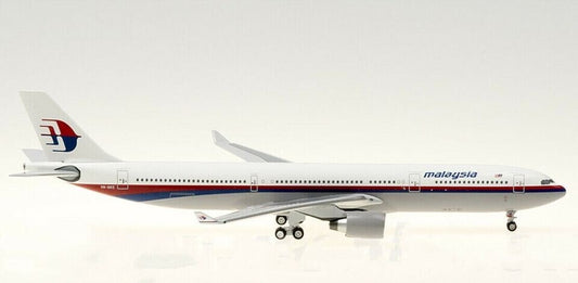 1:400 AeroClassics Malaysia AIRBUS A330-300 Passenger Airplane Diecast Model