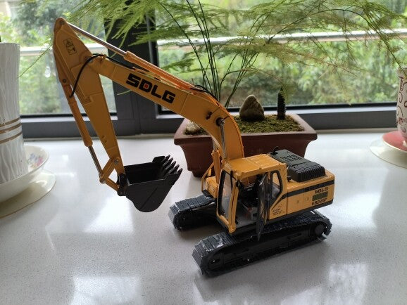 1:35 SDLG E6225F Excavator Construction Engineering Vehicle Diecast Model