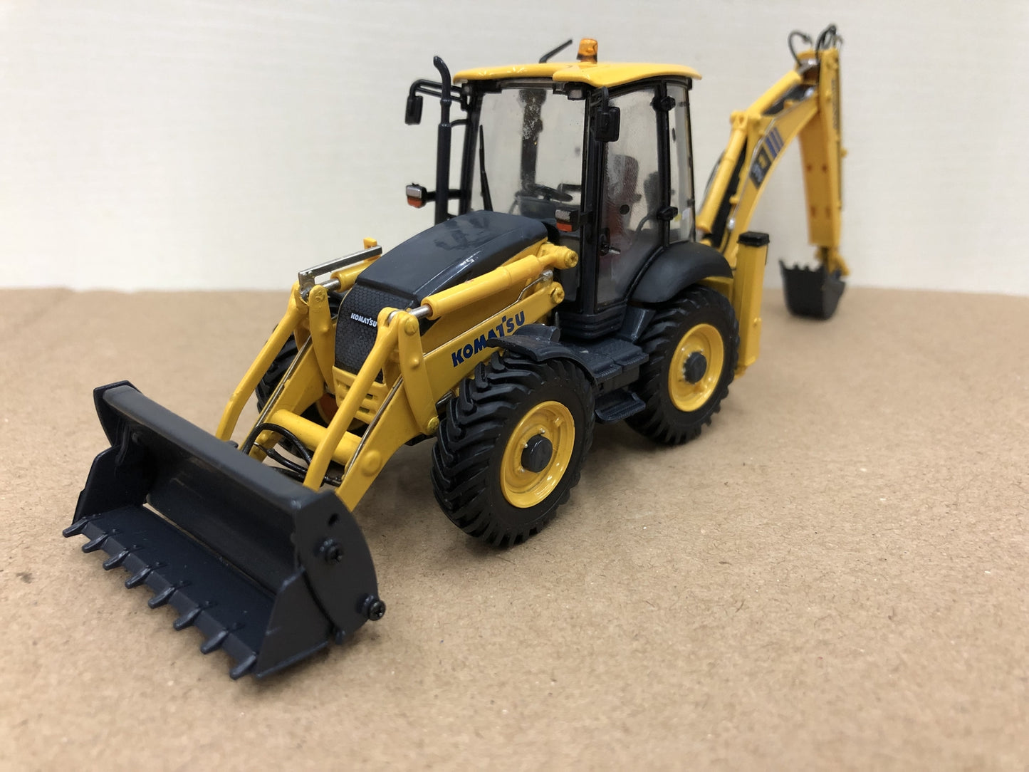 1:50 UH WB97S-8 Loader Forklift Contruction Machine Equipment Diecast Model