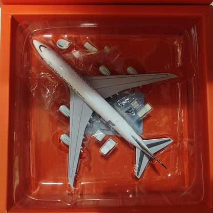 1:400 JC Wings Cathay Pacific B747-8FPassenger Airplane Diecast Aircraft Model