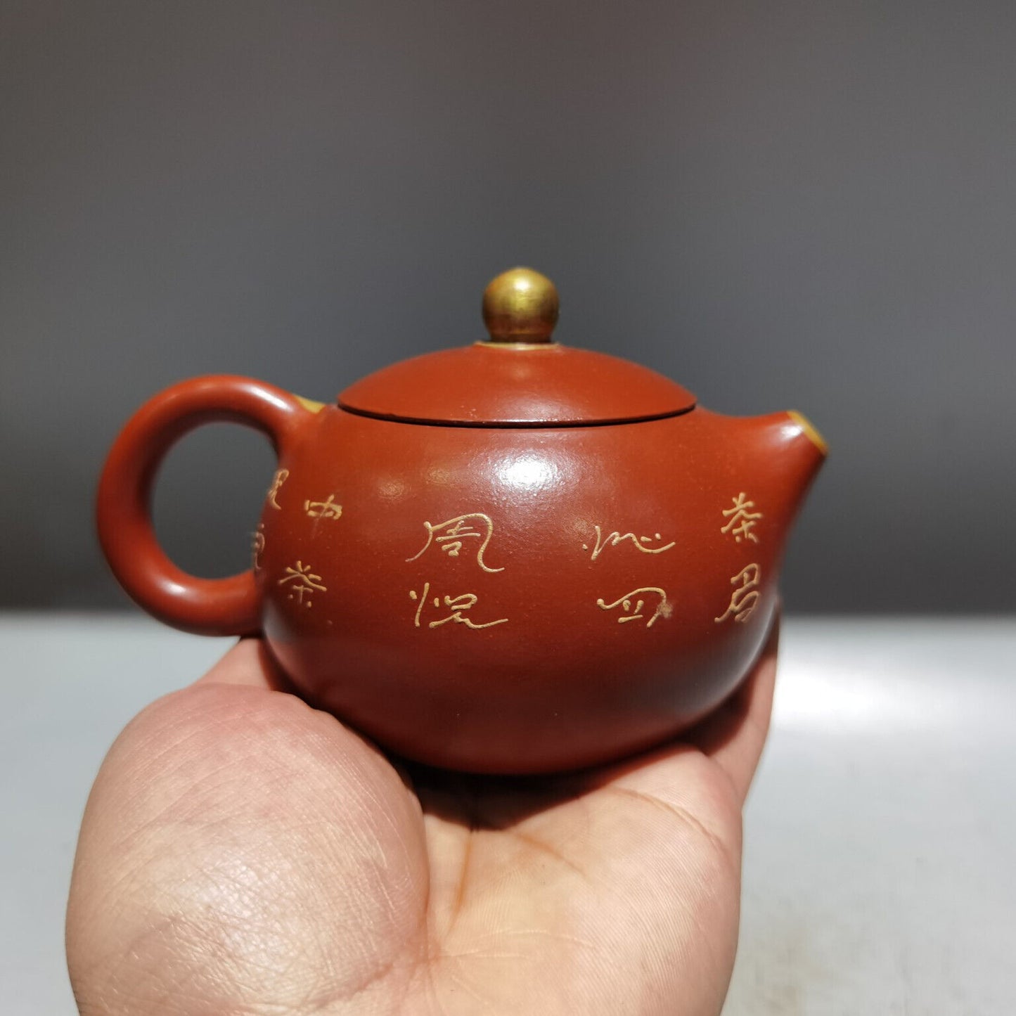 Chinese Yixing Zisha Clay Handmade Exquisite Teapot （描金西施壶 底款：顾景舟)