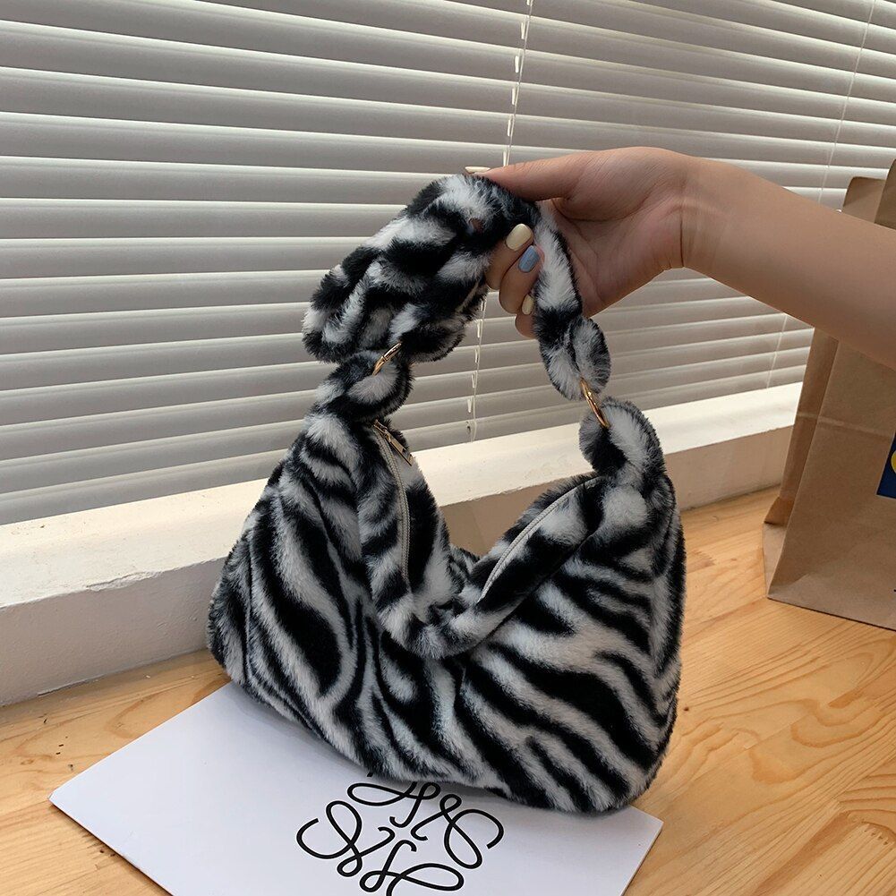Flower Pattern Shoulder Bag Elegant Underarm Bag Faux Fur Handbag 30*20*5 CM 1PC