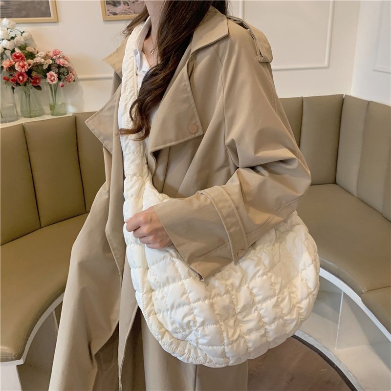 Cloud Fold Big Bag Personality Lightweight Large-capacity Dumpling Messenger Bag