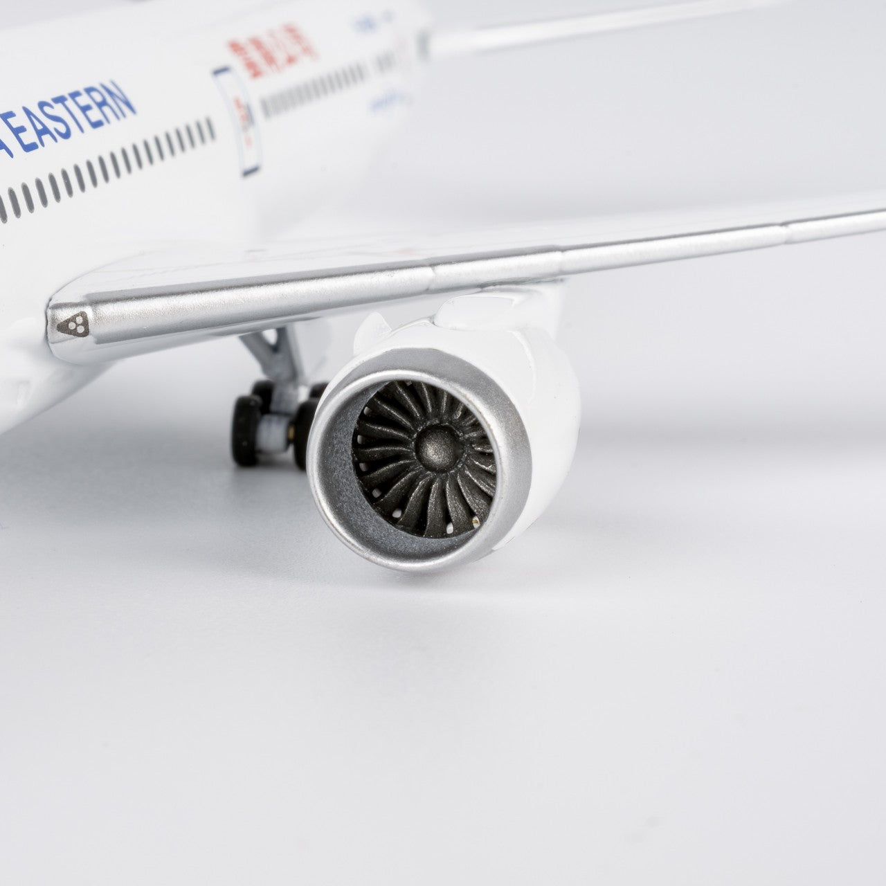 1:400 NGmodels China Eastern Boeing 787-9 Passenger Airplane Diecast Plane Model