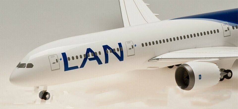 1:200 31CM Hogan LAN BOEING 787-9 Passenger Airplane ABS Plastic Aircraft Model