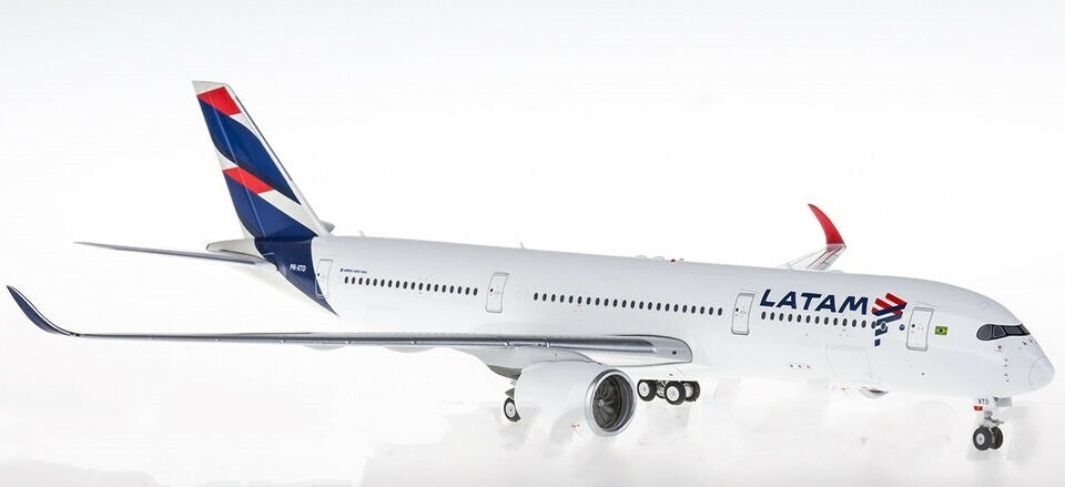 1:200 33CM Phoenix LATAM AIRBUS A350-900 Airplane Diecast Plane Aircraft Model