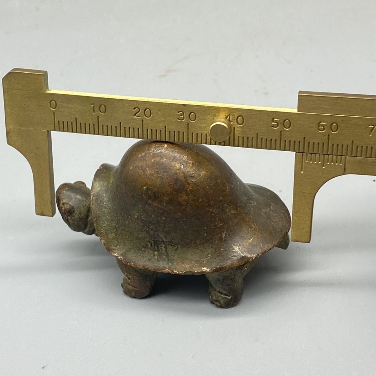 Mini Rare Chinese bronze tortoise Statue Figurine home decoration