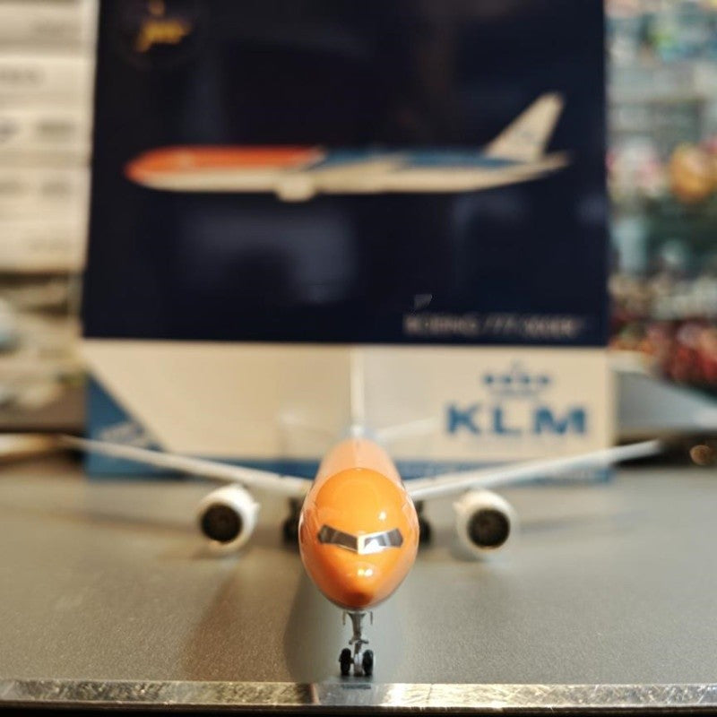 1:400 Geminijets KLM Boeing 777-300ER PH-BVA Passenger Airplane Diecast Model