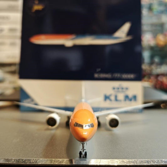 1:400 Geminijets KLM Boeing 777-300ER PH-BVA Passenger Airplane Diecast Model