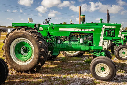 1:16 SpecCast SCT 739 Oliver1650 Diesel Tractor Farm Machine Diecast Model