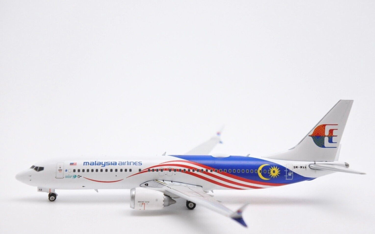 1:400 Phoenix Malaysia Airlines BOEING 737 MAX8 Passenger Airplane Diecast Model