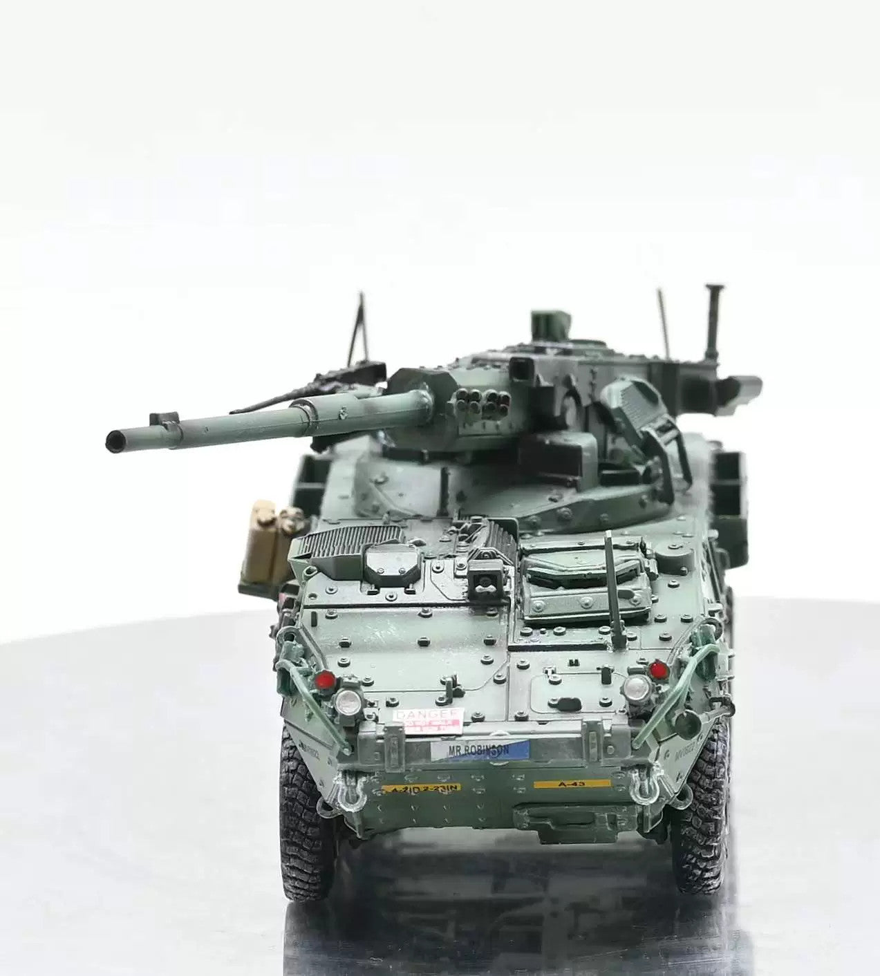 1/72 Sanrong US M1128 Stryker Mobile Artillery Armored Vehicle Tank Green Model