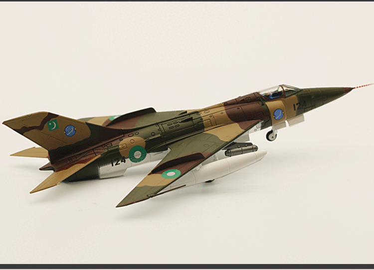 1:72 21CM Q-5 Attack Aircraft Fighter Plane Diecast Military Airplane Model
