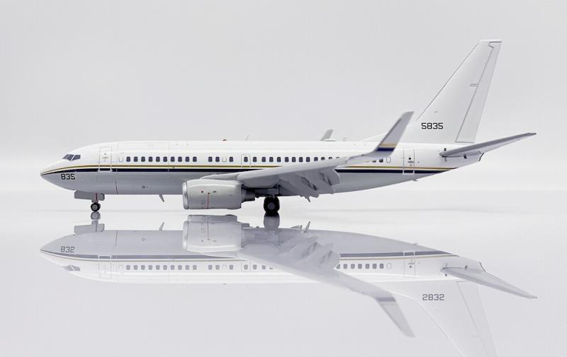 1:200 JC Wings USA-NAVY C-40A Flap Down Passenger Plane Diecast Aircraft Model