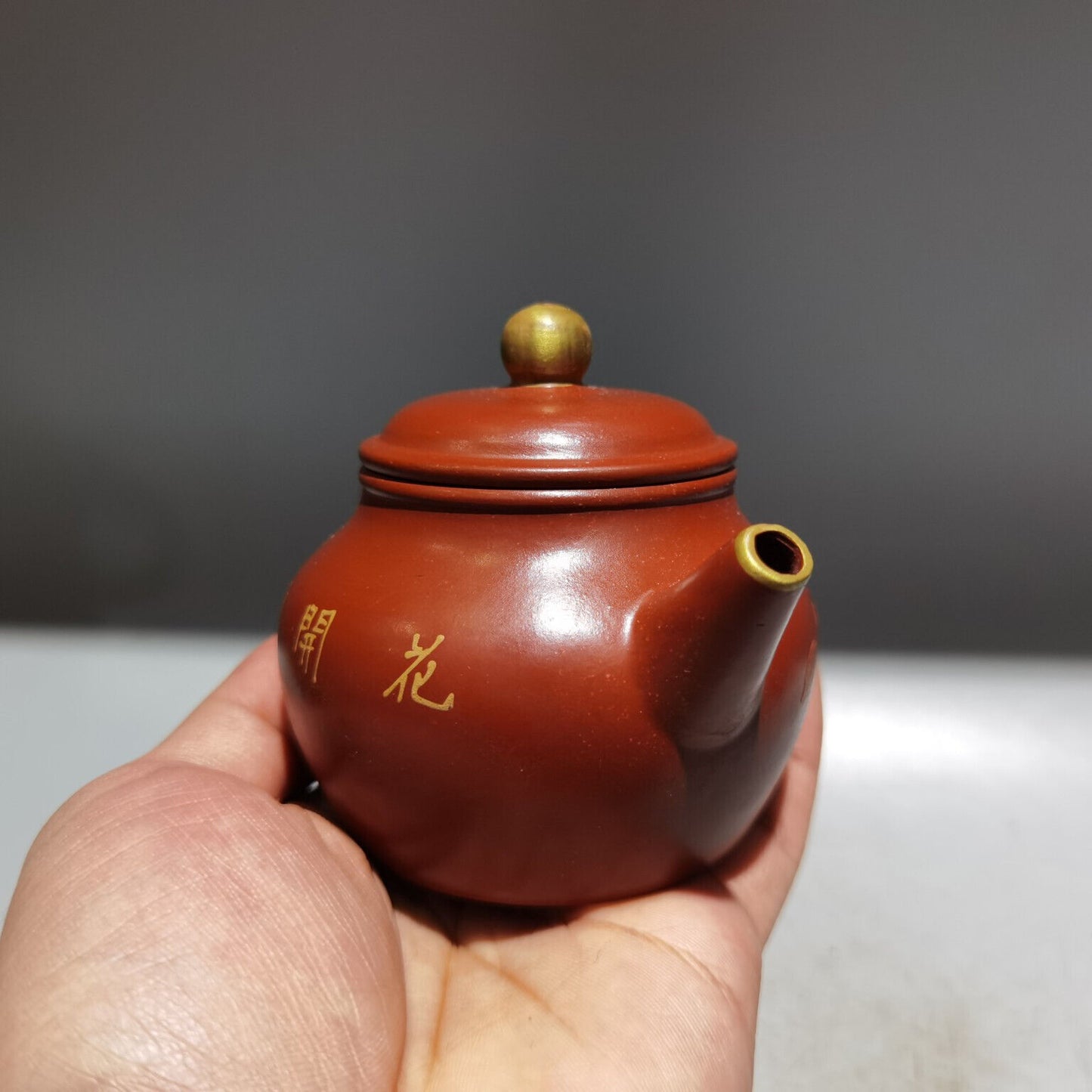 Chinese Yixing Zisha Clay Handmade Exquisite Teapot （描金小品壶 底款：顾景舟)