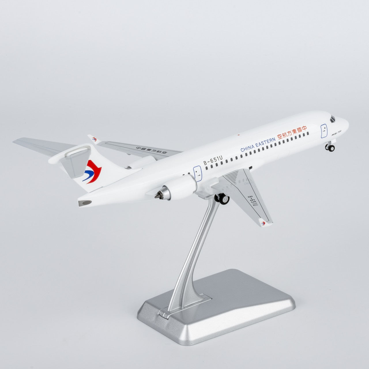 1:200 NGmodels China Eastern Comac C909 Passenger Airplane Diecast Plane Model