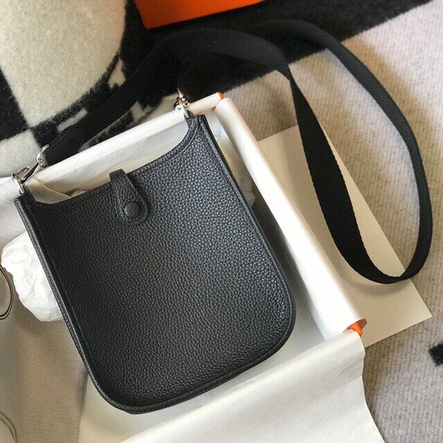 2022 NEW Women's Bucket Bag Handbag Hollowed Crossbody Bag Leather
