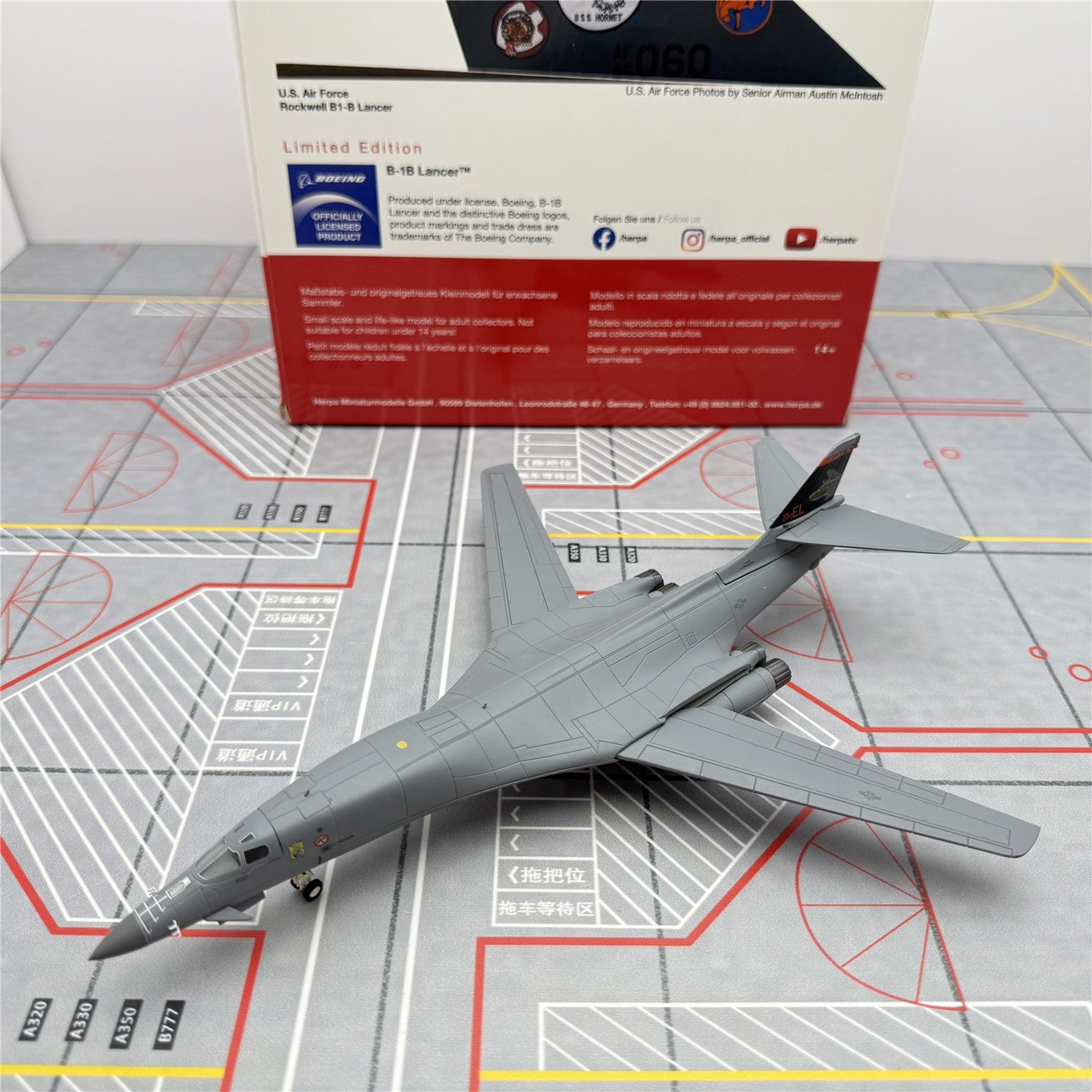 1:200 Herpa U.S. Air Force Rockwell B - 1B Lancer Fighert Plane Diecast Model