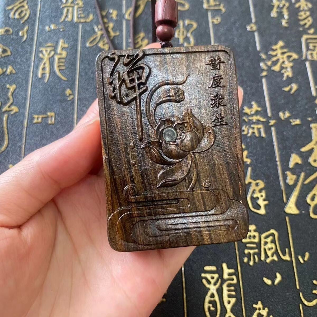 8mm*108 Natural Agarwood Prayer Beads Necklace Kwan-yin Buddha Statue Pandent