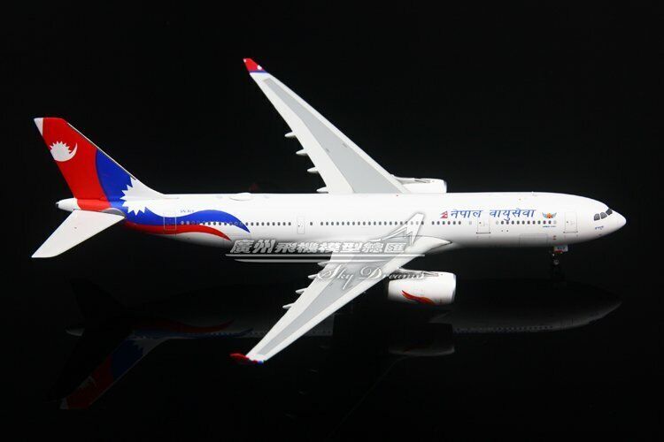 1:400 Phoenix Nepal Airlines AIRBUS A330-200 Passenger Airplane Diecast Model