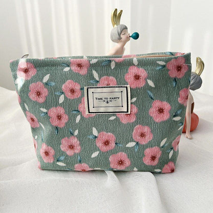 Embroidery Cosmetic Bag Clutch Bag Large Makeup Organizer Pouch 5*18*25 CM 50G