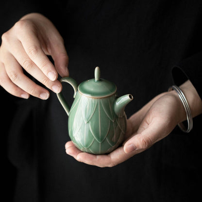 180ml Yue kiln porcelain tea pot with ball shaped infuser holes lotus relief pot