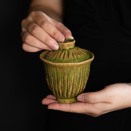 Novelty Ceramic Gaiwan Lotus Tea Bowl with Lid Tea Makers 140ml