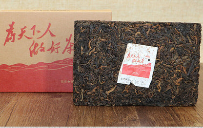 HAIWAN Wei Tian Xia Ren Zuo Hao Cha Pu-erh Tea 2017 250g Ripe Puer Pu'er Brick