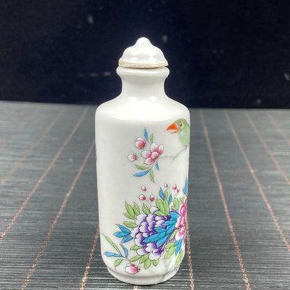 Collectible Chinese Porcelain Handmade Exquisite Snuff Bottle 91045