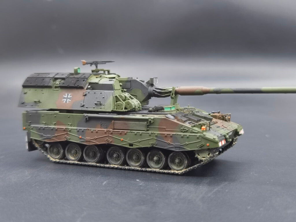 1/72 German Pzh2000 self-propelled howitzer model heavy armor model