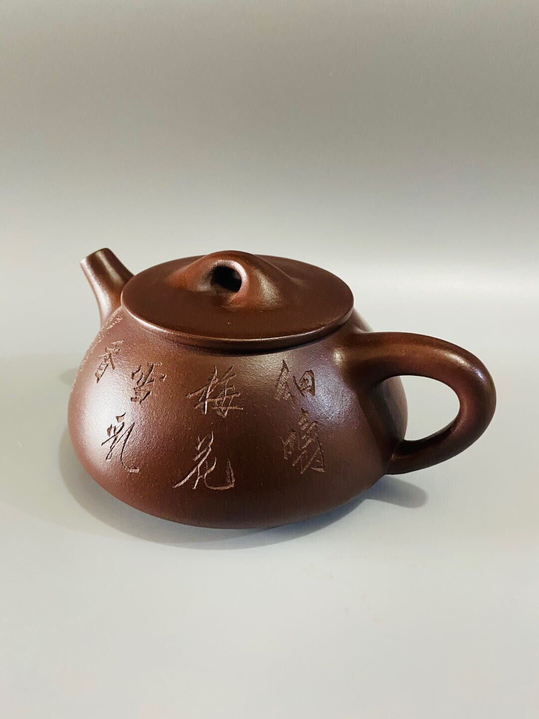 Chinese Yixing Zisha Clay Handmade Exquisite Teapot（石瓢刻绘壶 底款：顾景舟）