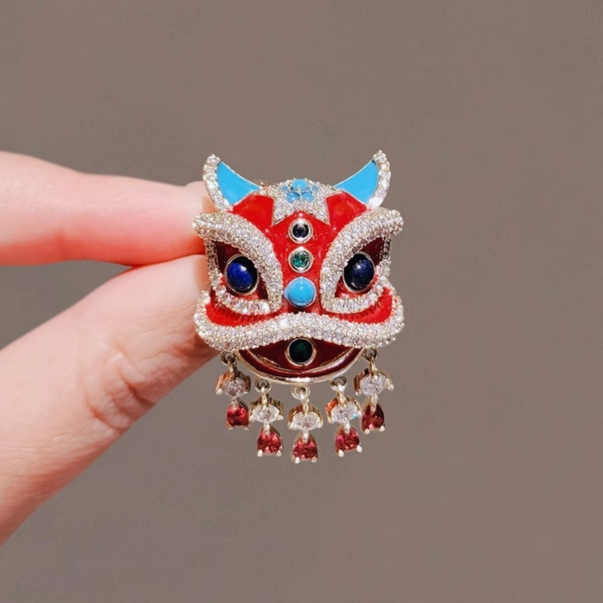 Chinese Style Lion Dance Brooch for Women, Elegant Suit and Sweater Accessory