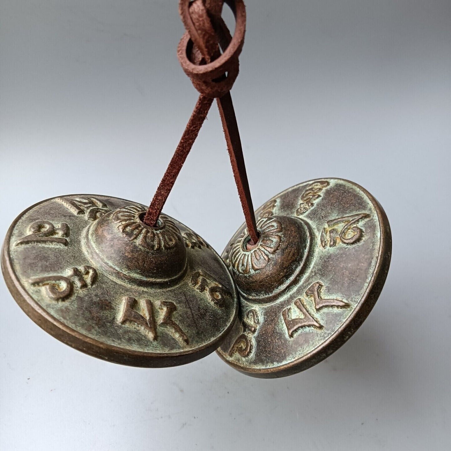 Laotong's Om mani padme hum rings the bell