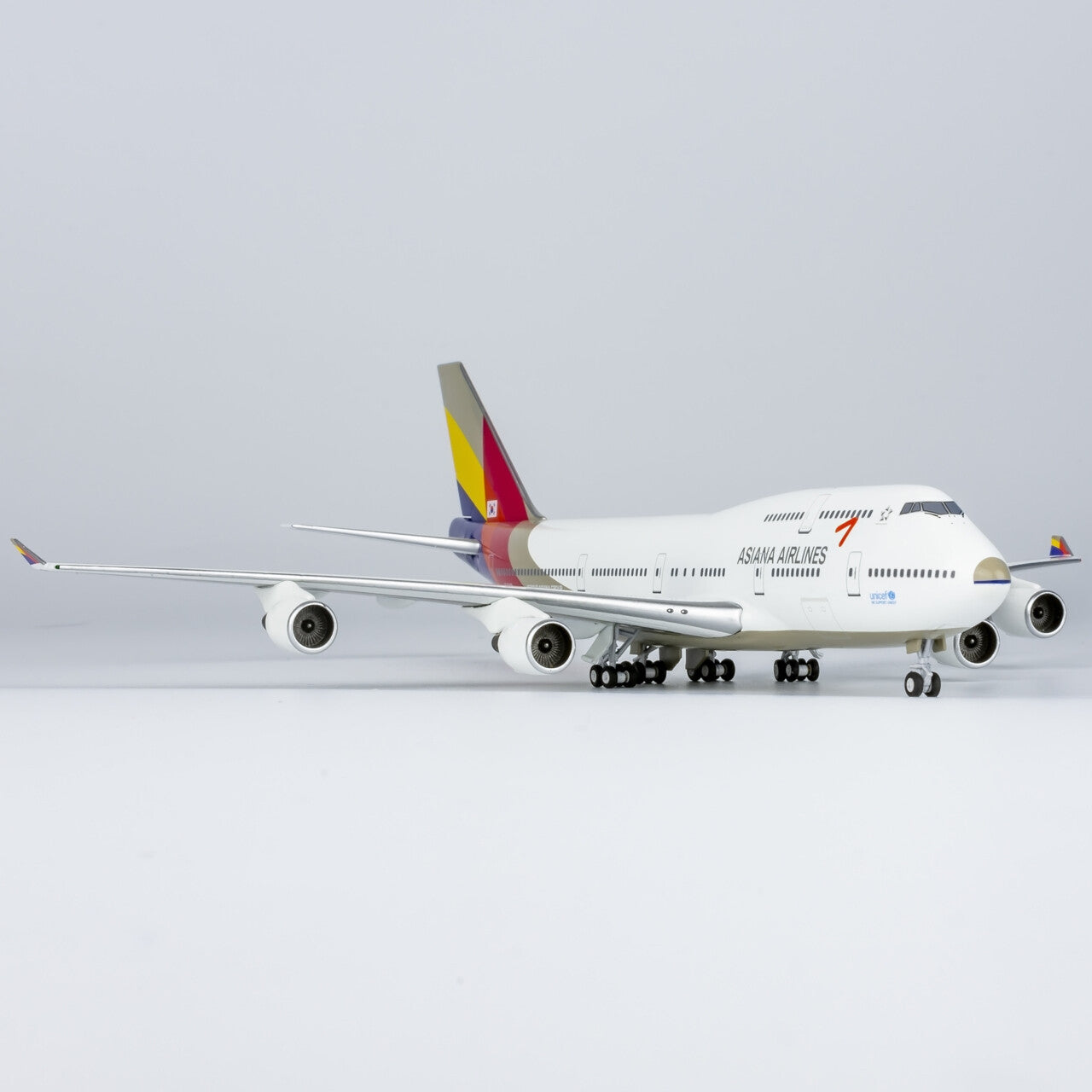 1:400 NG models Asiana Plane Boeing 747-400M Diecast Aircraft Model