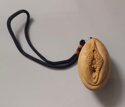 Boxwood Carved Vagina Style Pendant Life Origin Virgin Girl Privacy Statue Decor