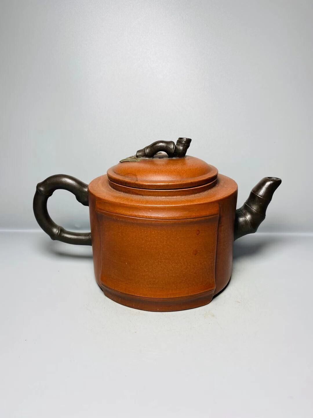 Chinese Yixing Zisha Clay Handmade Exquisite Teapot （双色竹节壶 底款：蒋蓉）