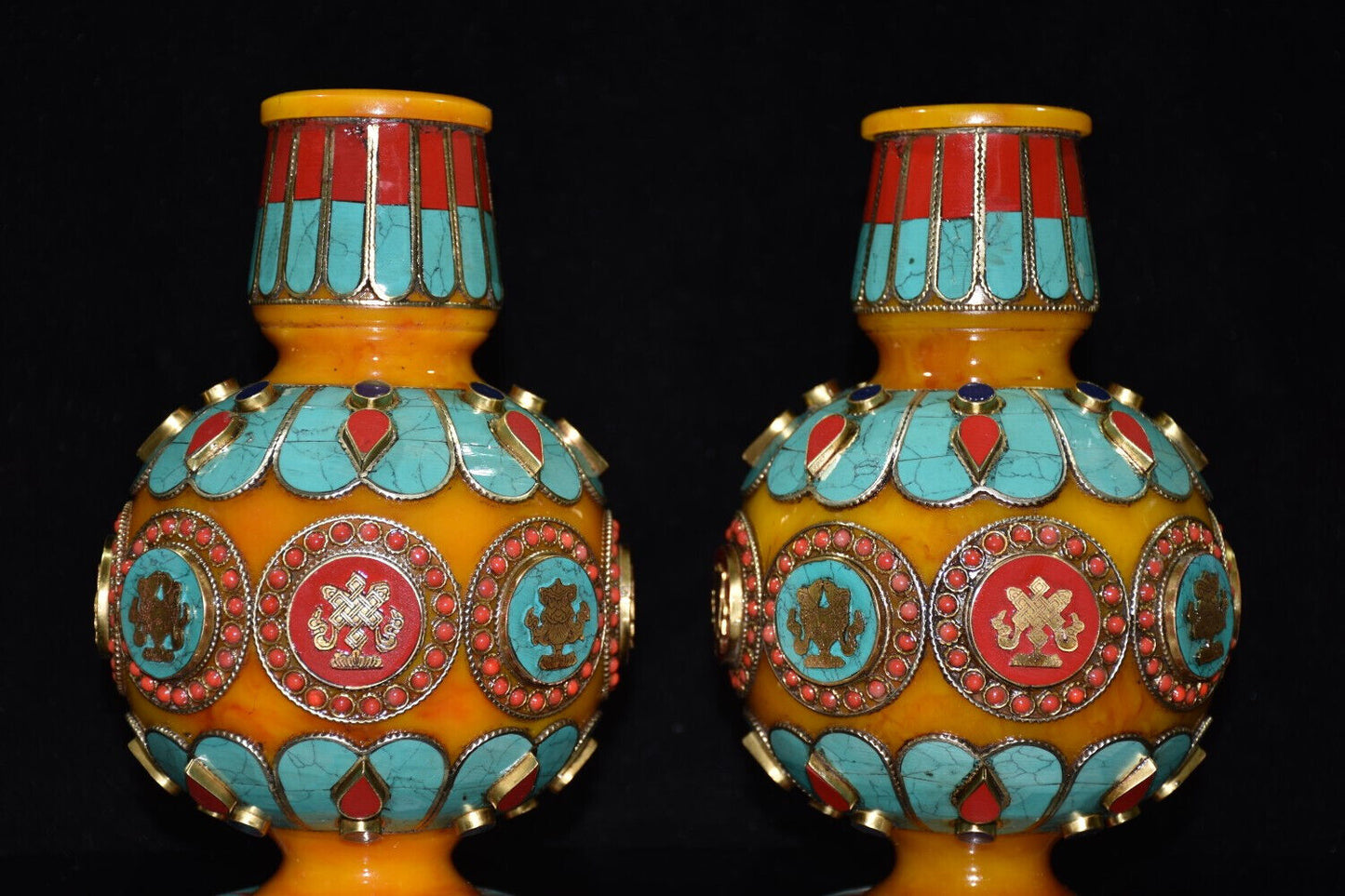 Collect a pair of Tibetan old honey wax inlaid turquoise gemstone vases