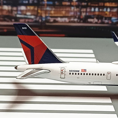 1:400 Geminijets Delta Air Lines B757-300W Passenger Airplane Diecast Model
