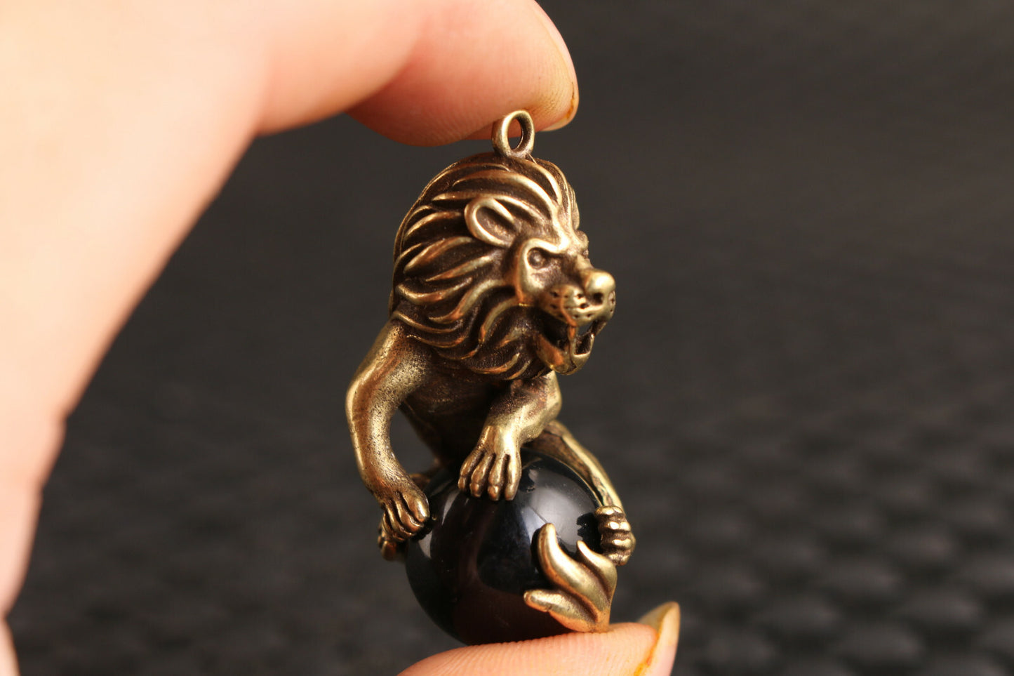 chinese bronze hand carved leo statue figure collectable pendant netsuke Art