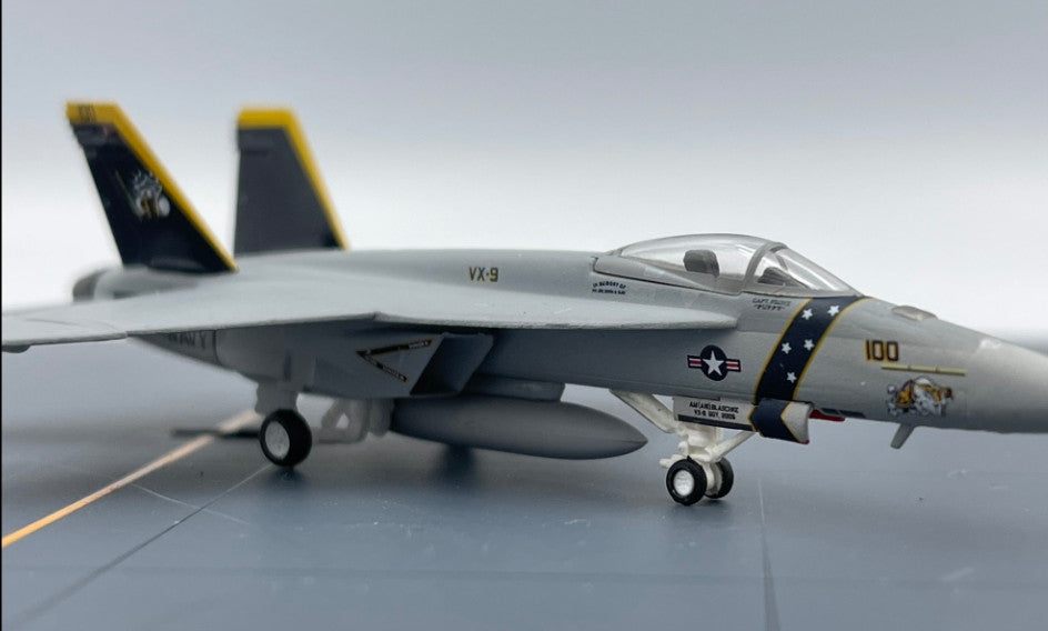 1:200 Hogan US Navy McDonnell Douglas F/A-18E VX-9 XE 100 Fighter Diecast Model