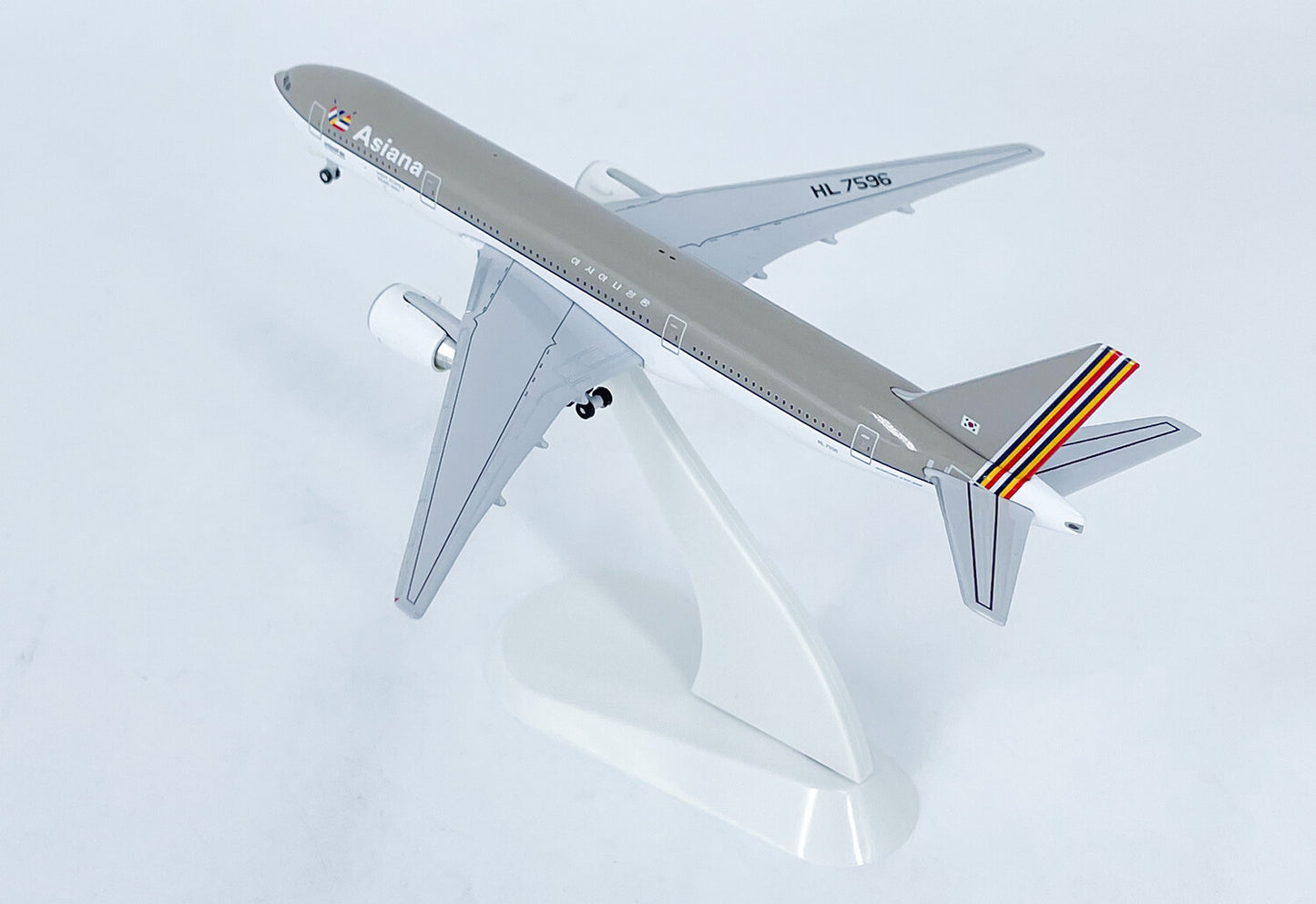 1:500 StarJets Asiana BOEING 777-200 Passenger Airplane Diecast Aircraft Model