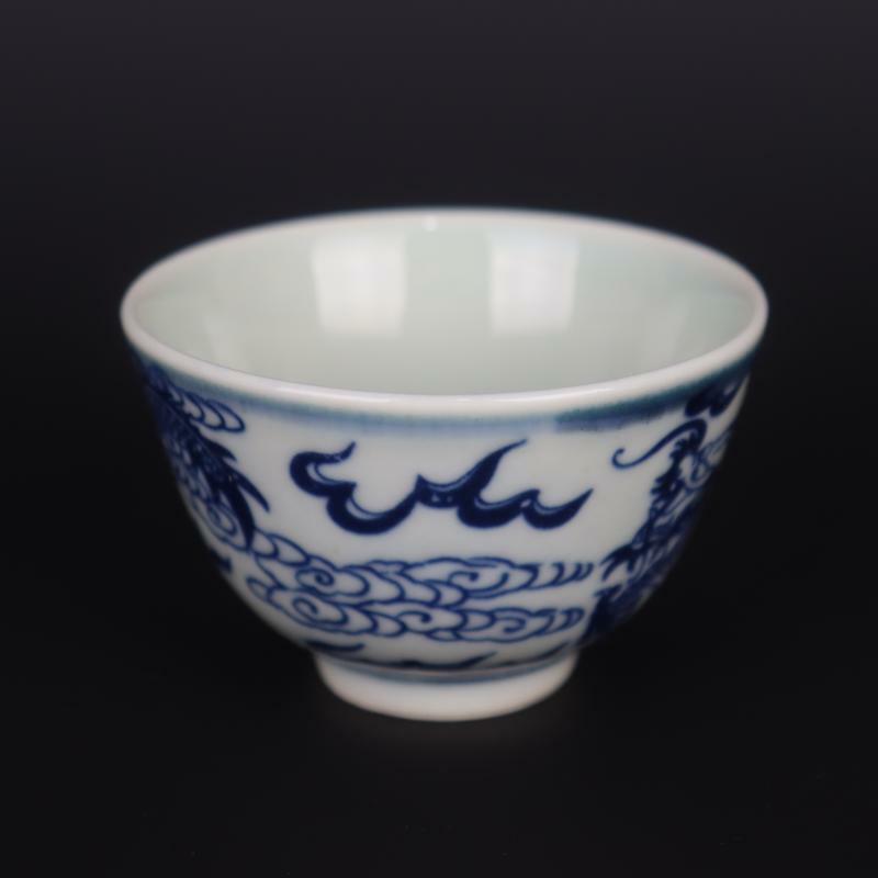 2.6 Inch Chinese Blue and White Porcelain Qing Qianlong Dragon Design Teacup Cup
