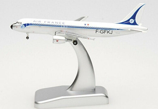 31CM 1:200 HOGAN LATAM BOEING 787-9 Passenger Airplane Solid ABS Plastic Model