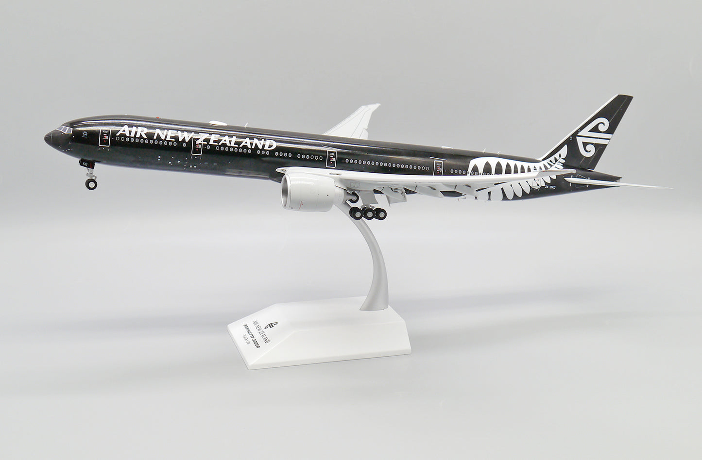 1:200 JC Wings Air New Zealand Boeing 777-300ER Passenger Airplane Diecast Model