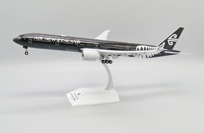 1:200 JC Wings Air New Zealand Boeing 777-300ER Passenger Airplane Diecast Model