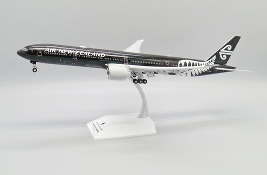 1:200 JC Wings Air New Zealand Boeing 777-300ER Passenger Airplane Diecast Model