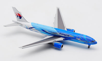 JC Wings malaysia for Boeing 777-200ER 9M-MRD Flaps down 1/400 plane Pre-built