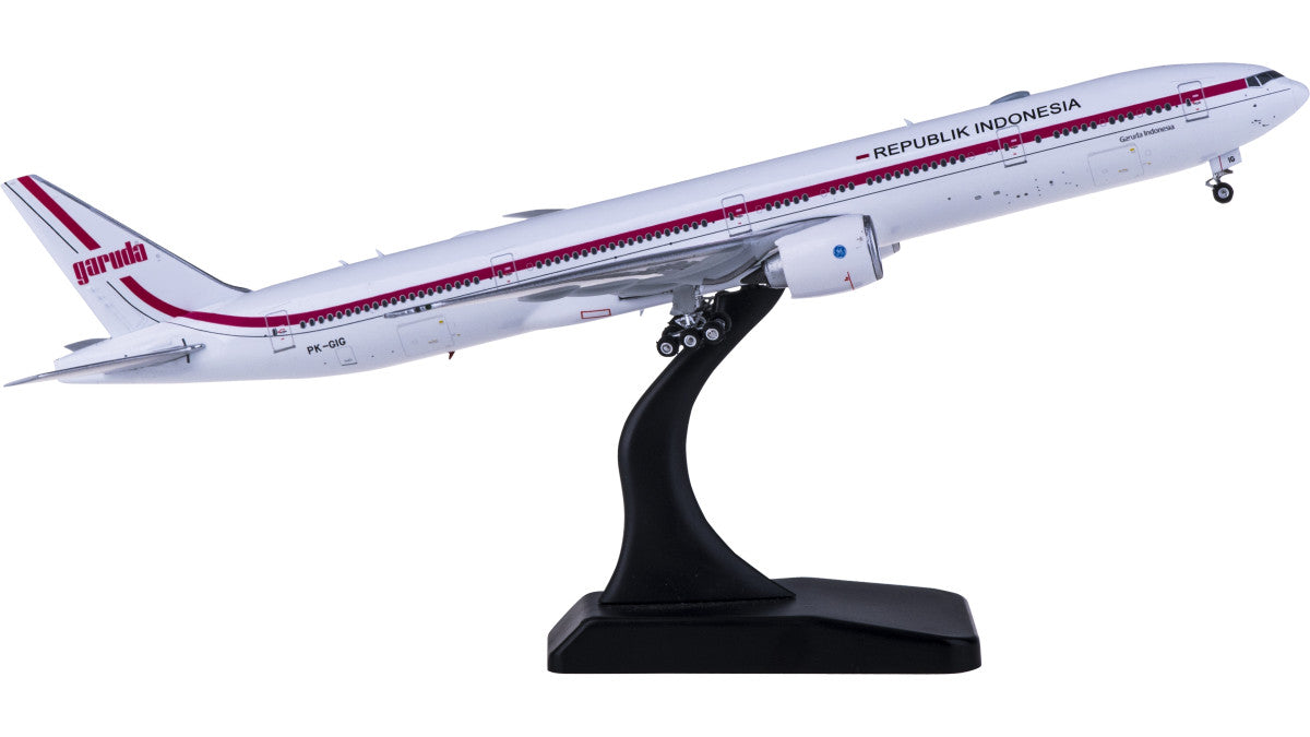 1:400 Phoenix Azur Air BOEING 777-300ER Passenger Plane Diecast Airplane Model