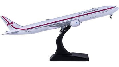 1:400 Phoenix Azur Air BOEING 777-300ER Passenger Plane Diecast Airplane Model